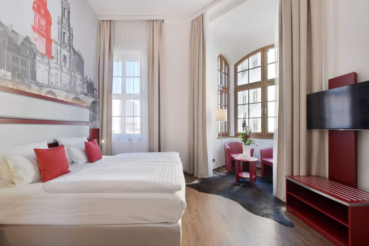 In-room safe, desk, soundproofing, free WiFi