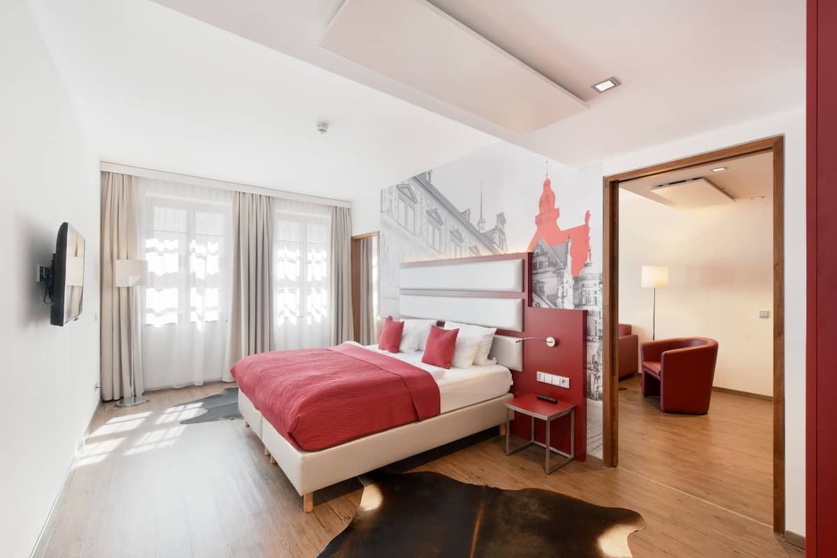 In-room safe, desk, soundproofing, free WiFi