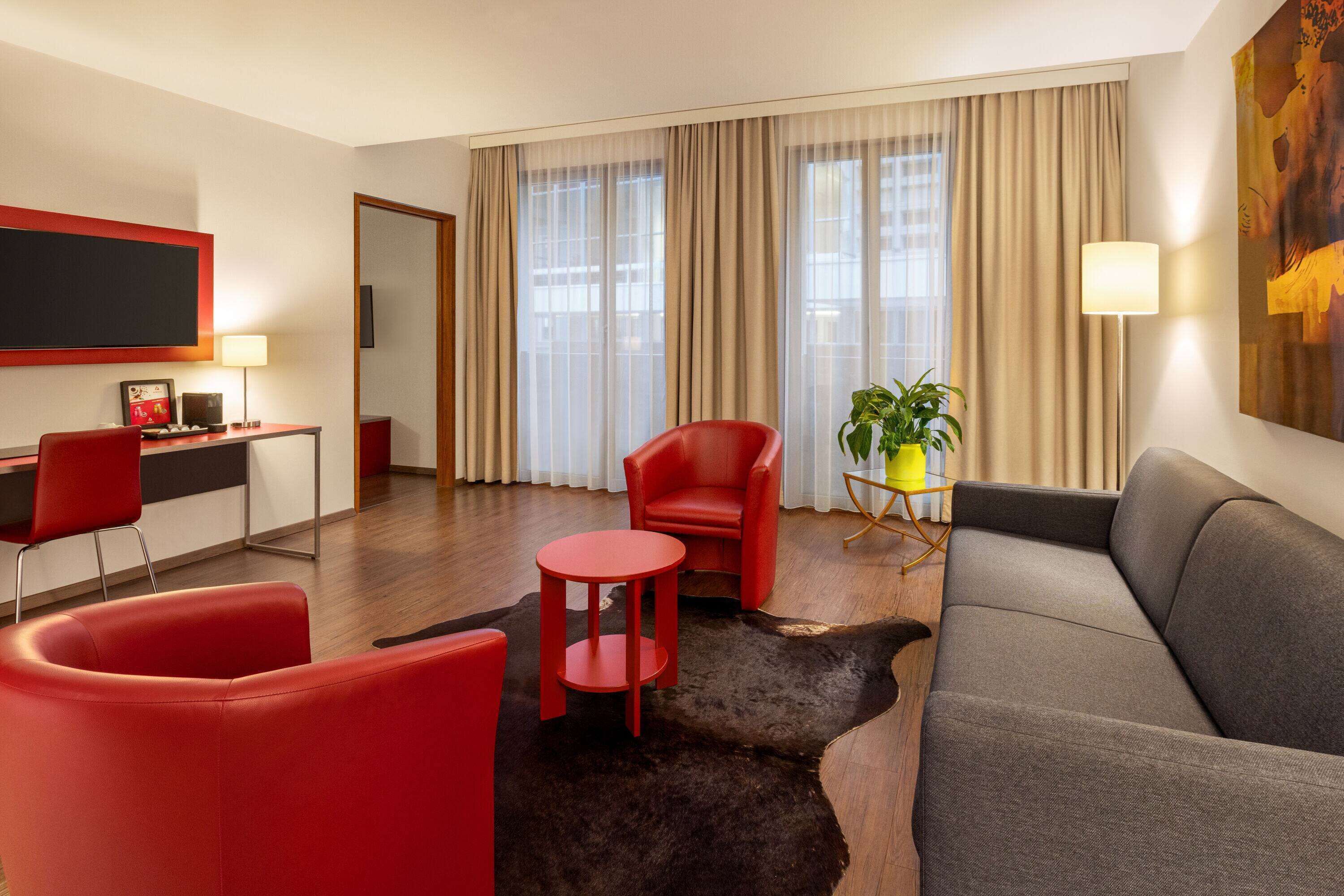 suite | in-room safe, desk, soundproofing, free wifi