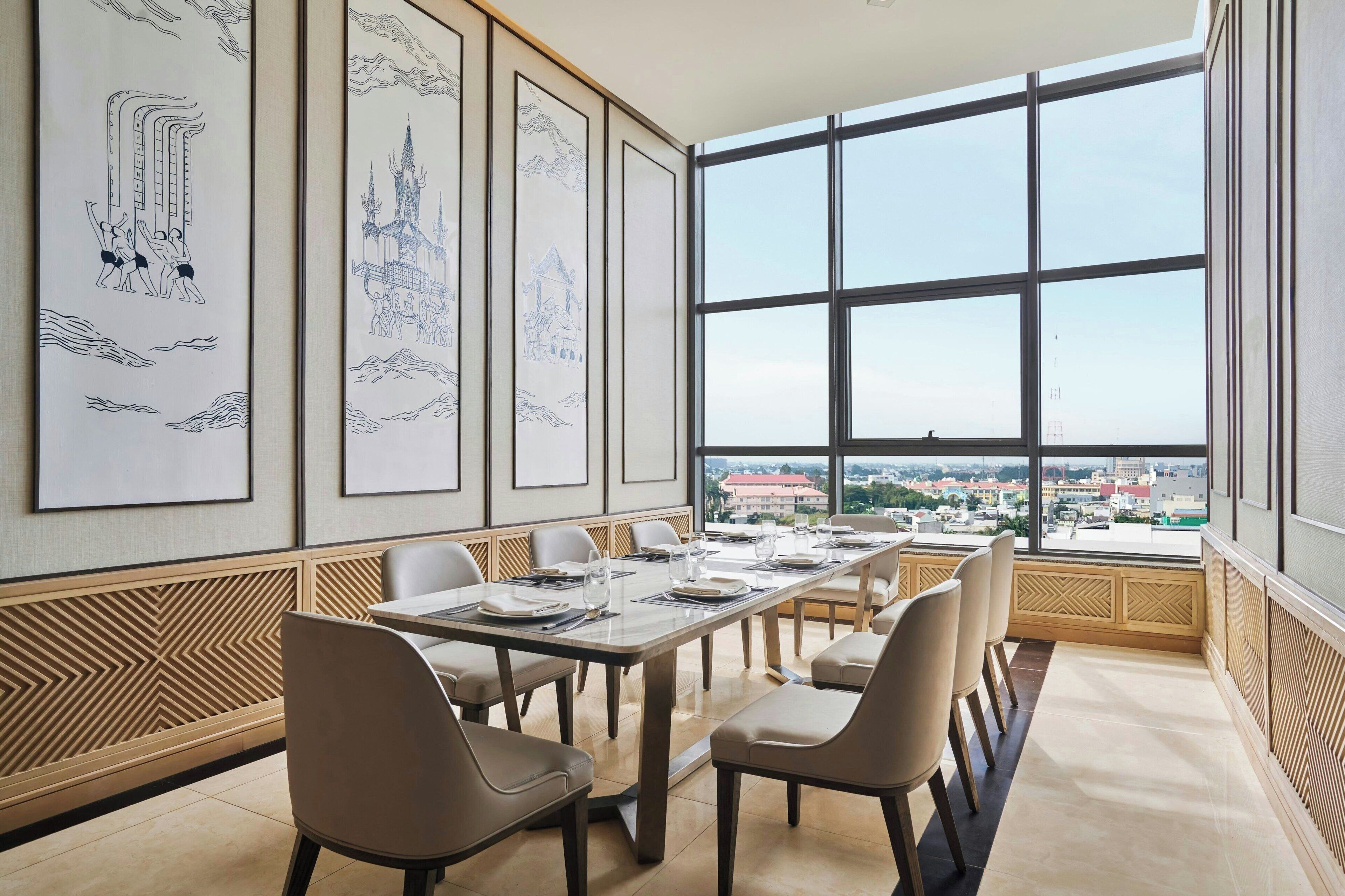 2 restaurants, breakfast, lunch served; local and international cuisine