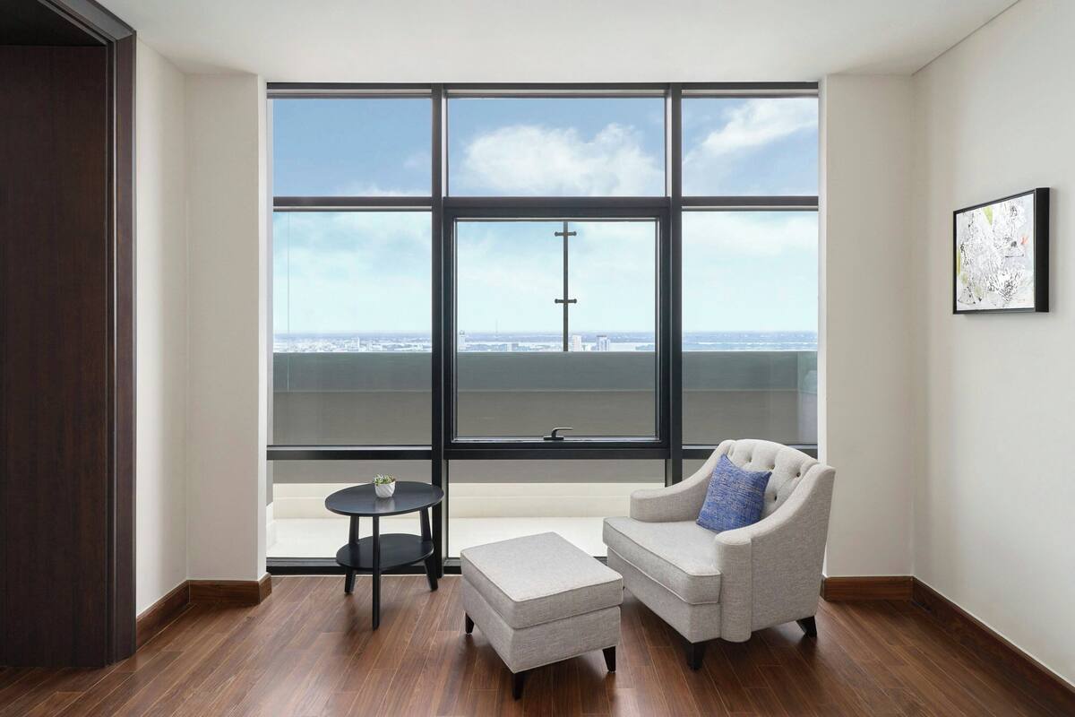 club suite, 1 king bed, non smoking, terrace | 1 bedroom, minibar, in-room safe, desk