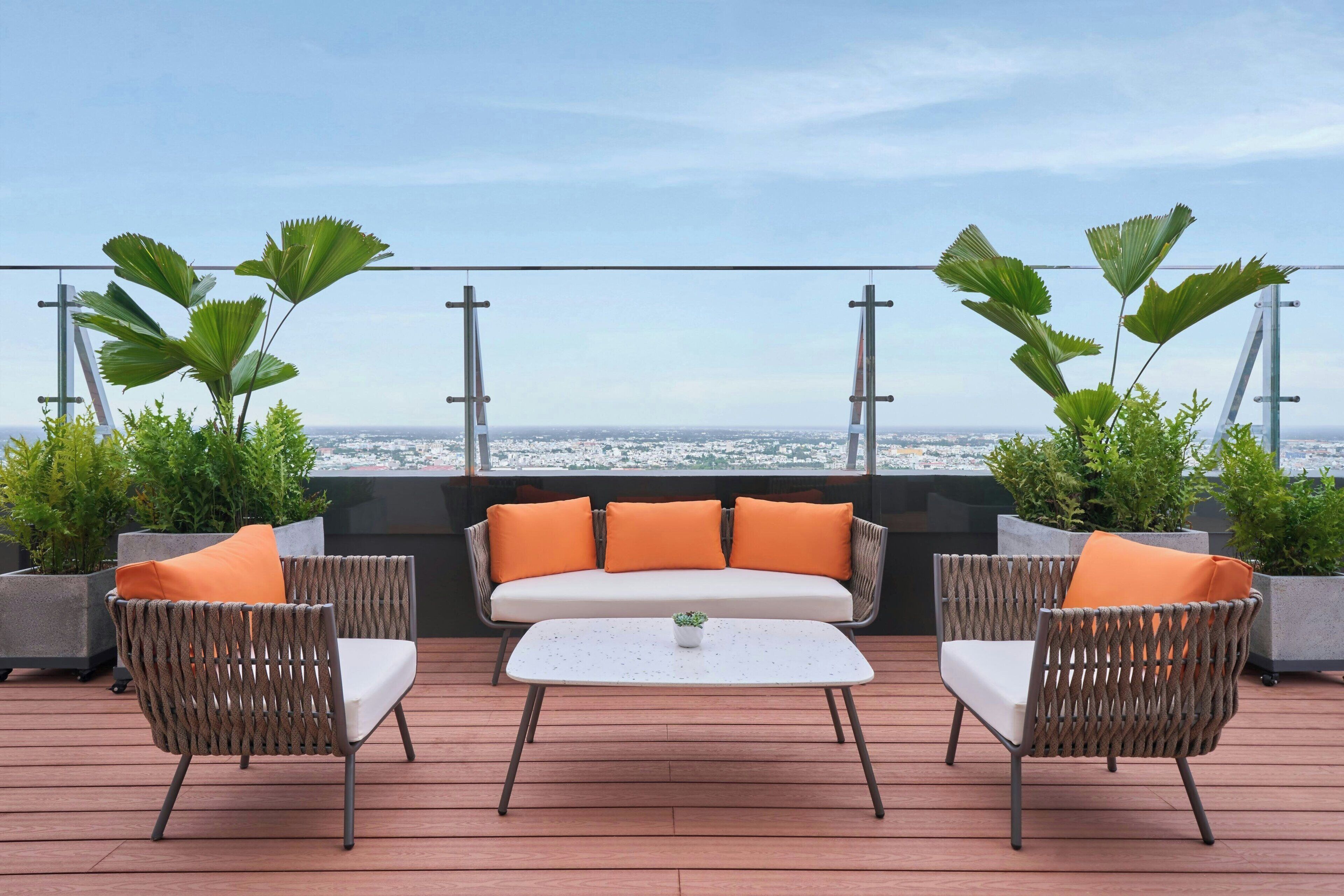 club suite, 1 king bed, non smoking, terrace | 1 bedroom, minibar, in-room safe, desk