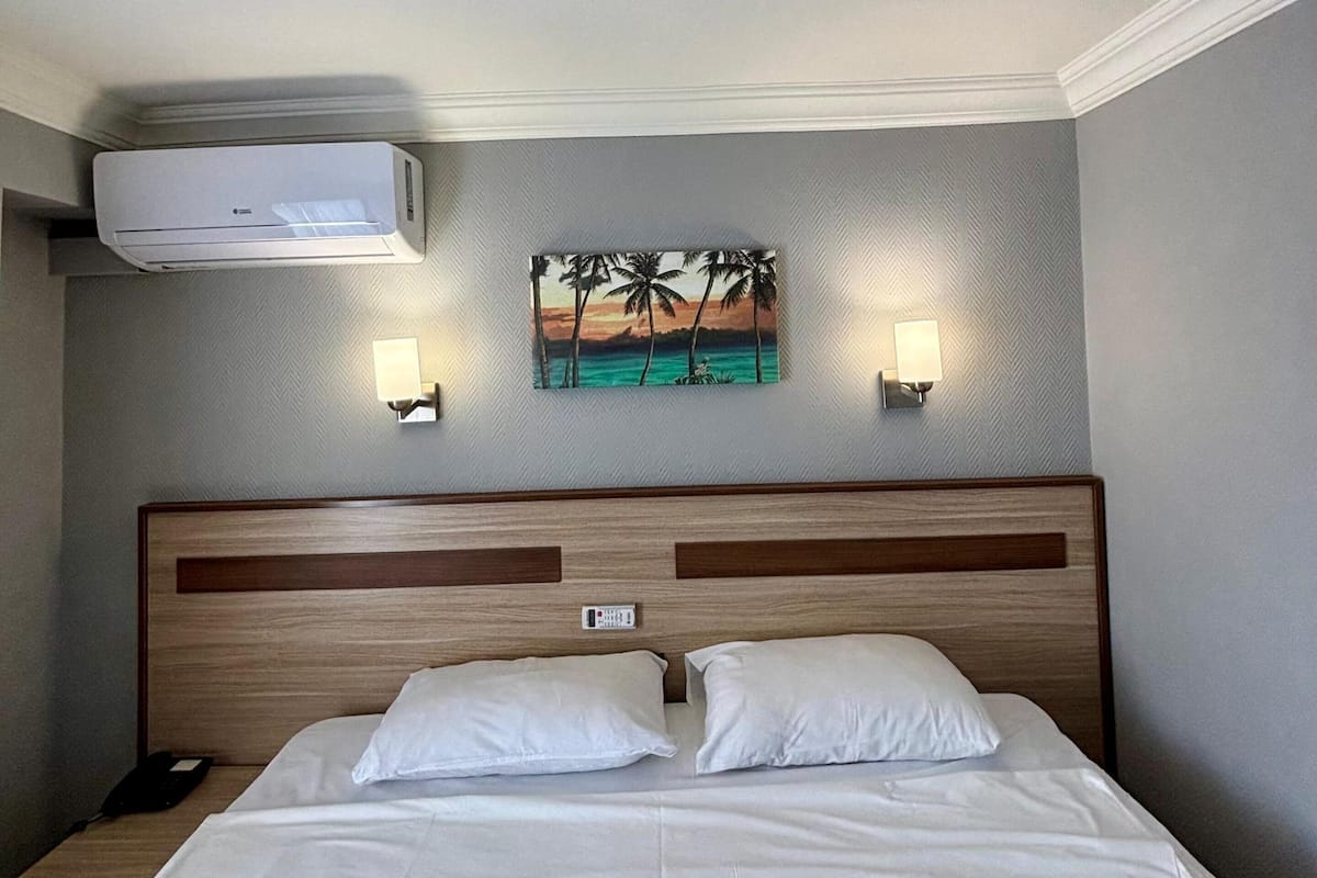 Chambre Simple Standard | Coffres-forts dans les chambres, bureau, Wi-Fi gratuit