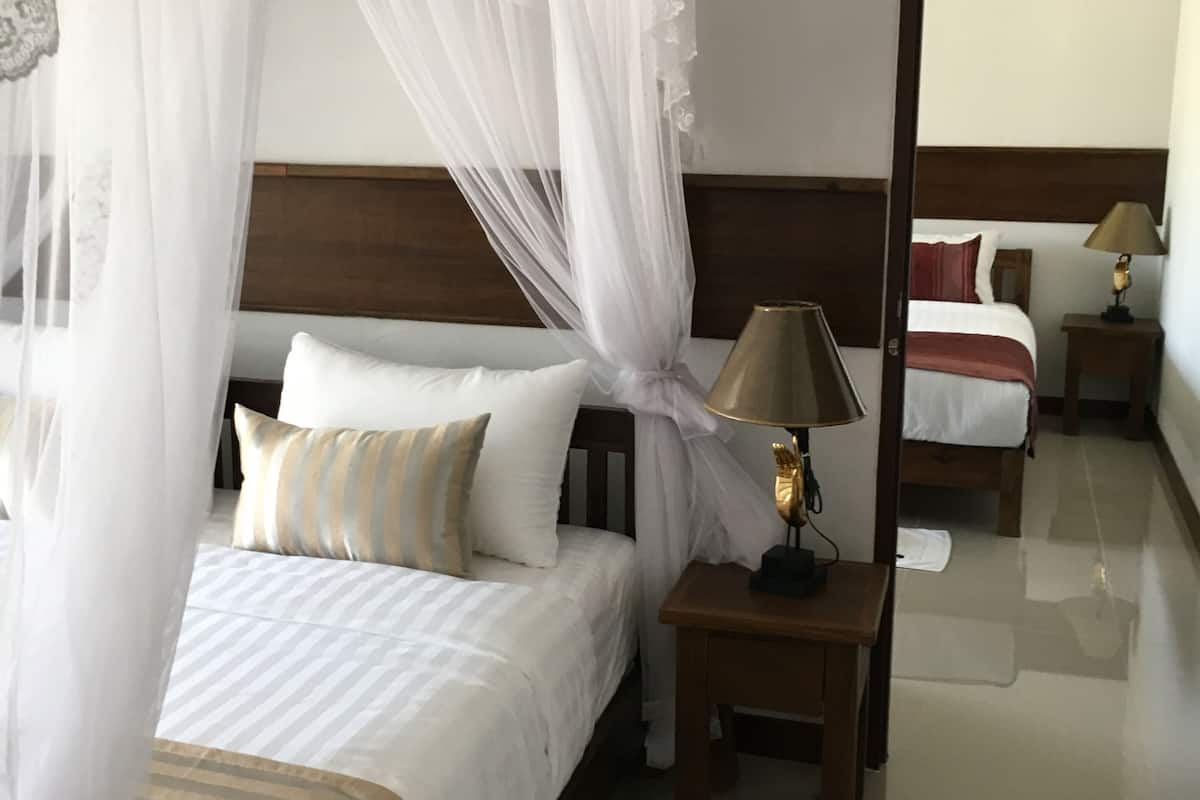 Deluxe Family Connecting | Minibar, muebles diferentes, escritorio y cortinas blackout