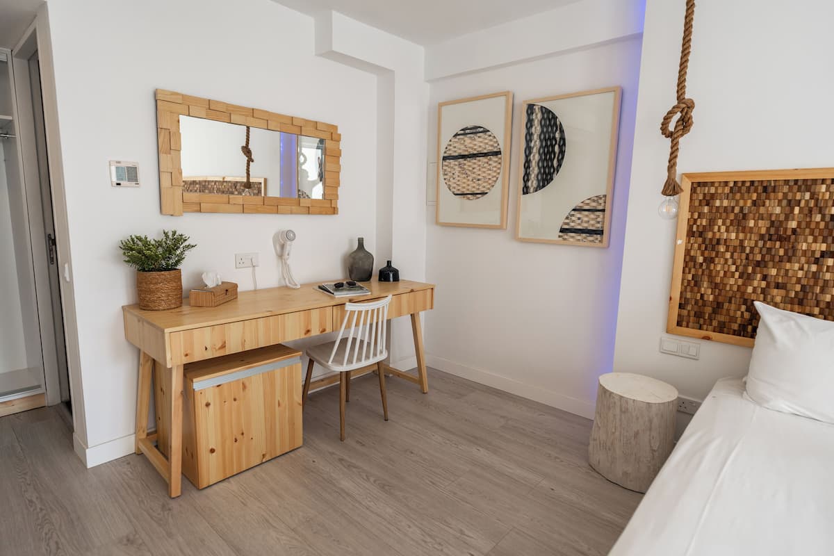 Kamar Double | Brankas dan didekorasi berbeda-beda