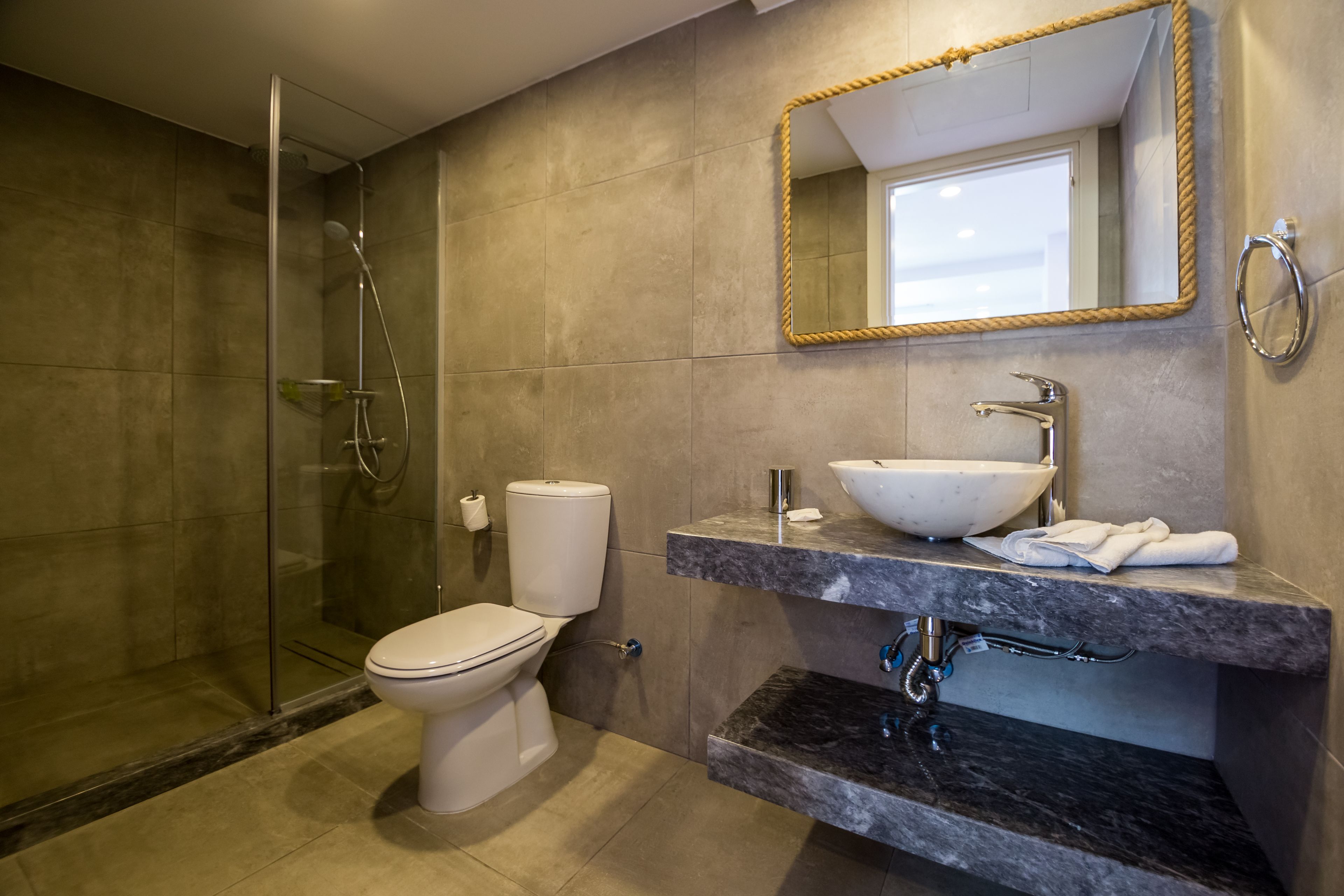 1 bedroom, in-room safe, individually decorated, individually furnished