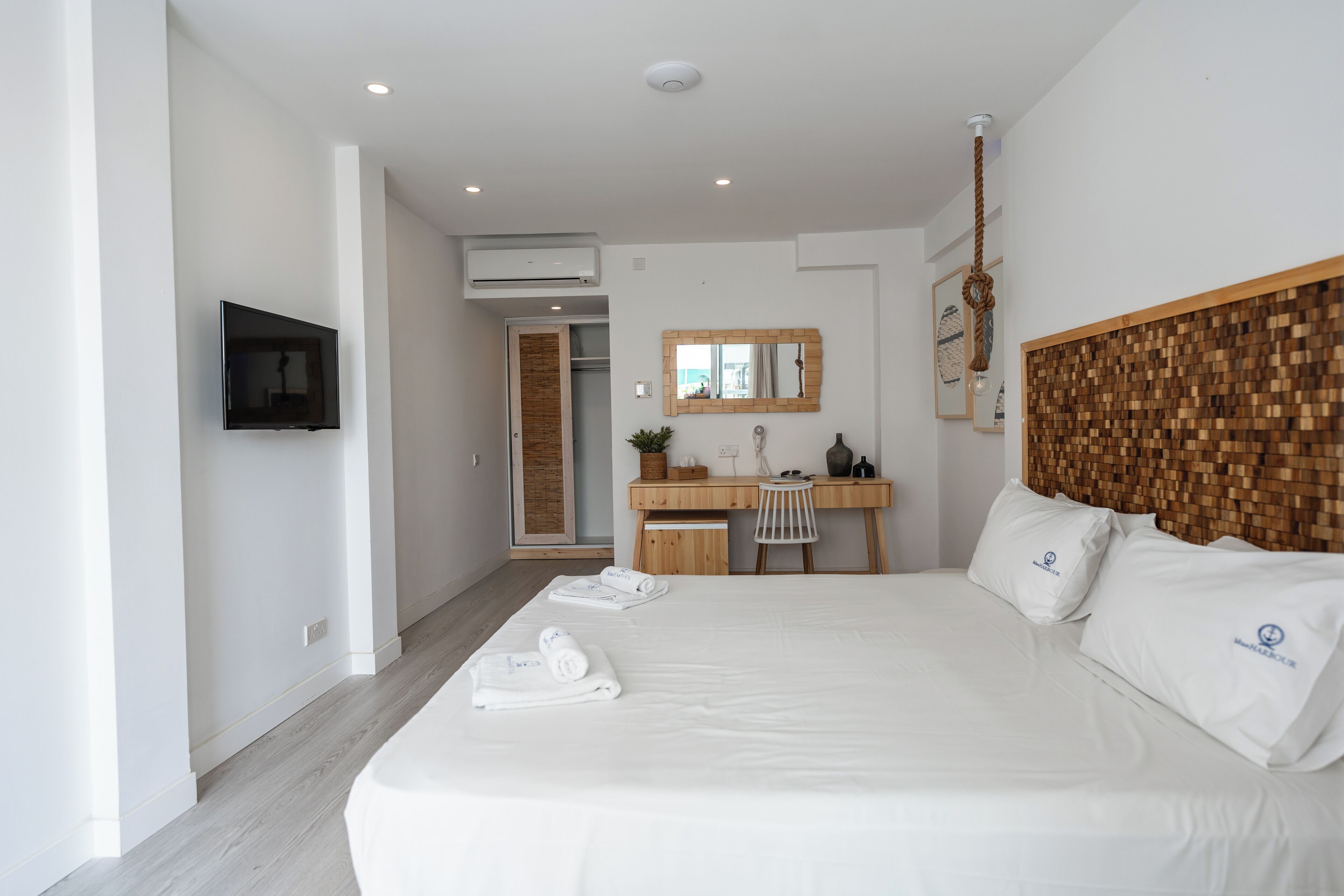 double room | 1 bedroom, in-room safe, individually decorated, individually furnished