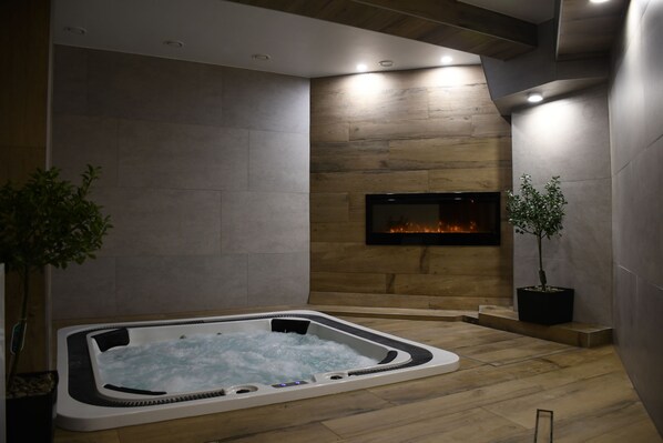 Indoor spa tub - Pensjonat Sekuła (Bukowina Tatrzanska)