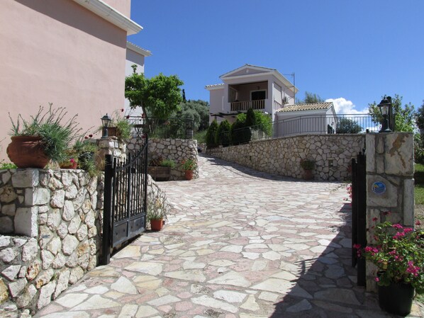 Entrada de la propiedad