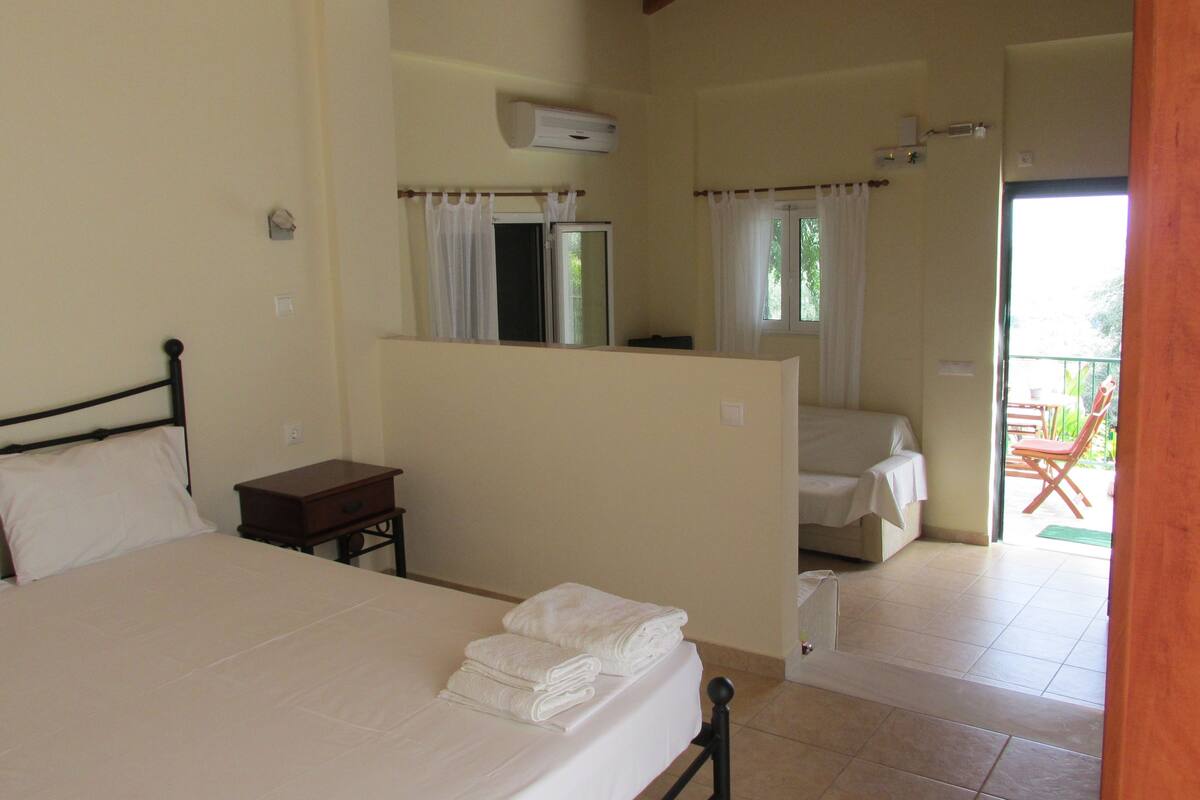 Bungalow, 1 Bedroom | Iron/ironing board (on request), cribs (free), WiFi (free), bed sheets