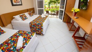 A hotel room with two beds, a TV, a desk, and a balcony with a view of the garden. - Crôa Mares Hotel (Maragogi)