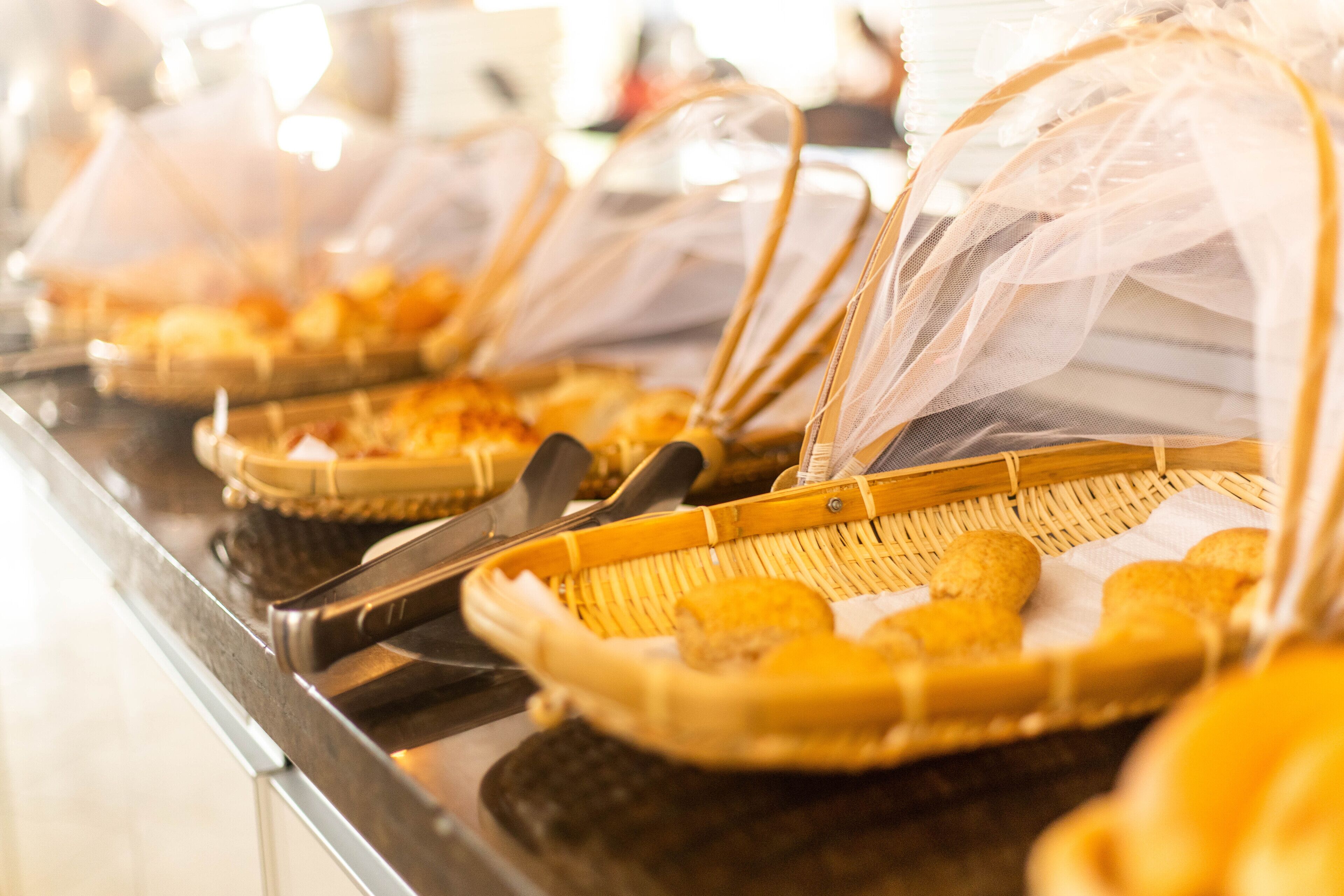 breakfast, lunch and dinner served