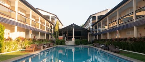 Outdoor pool, pool umbrellas, sun loungers