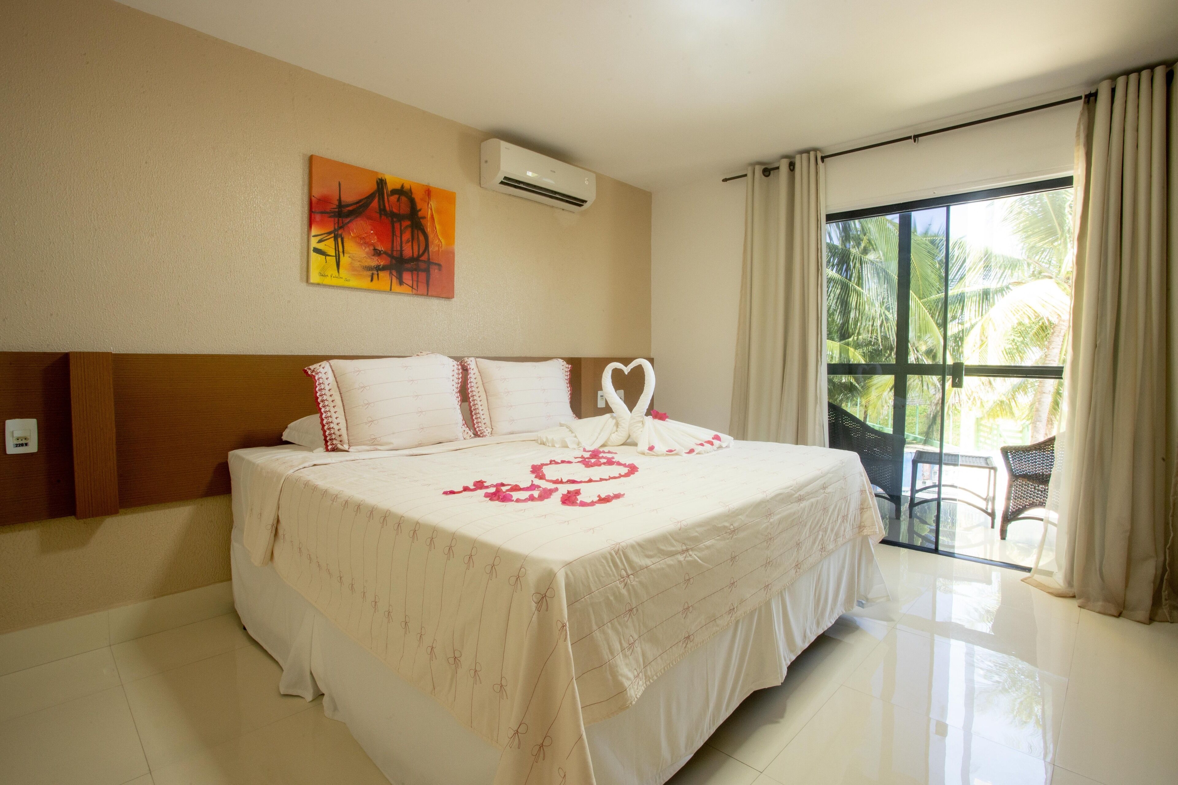 executive double - 1 double bed | minibar, blackout curtains, free wifi, bed sheets