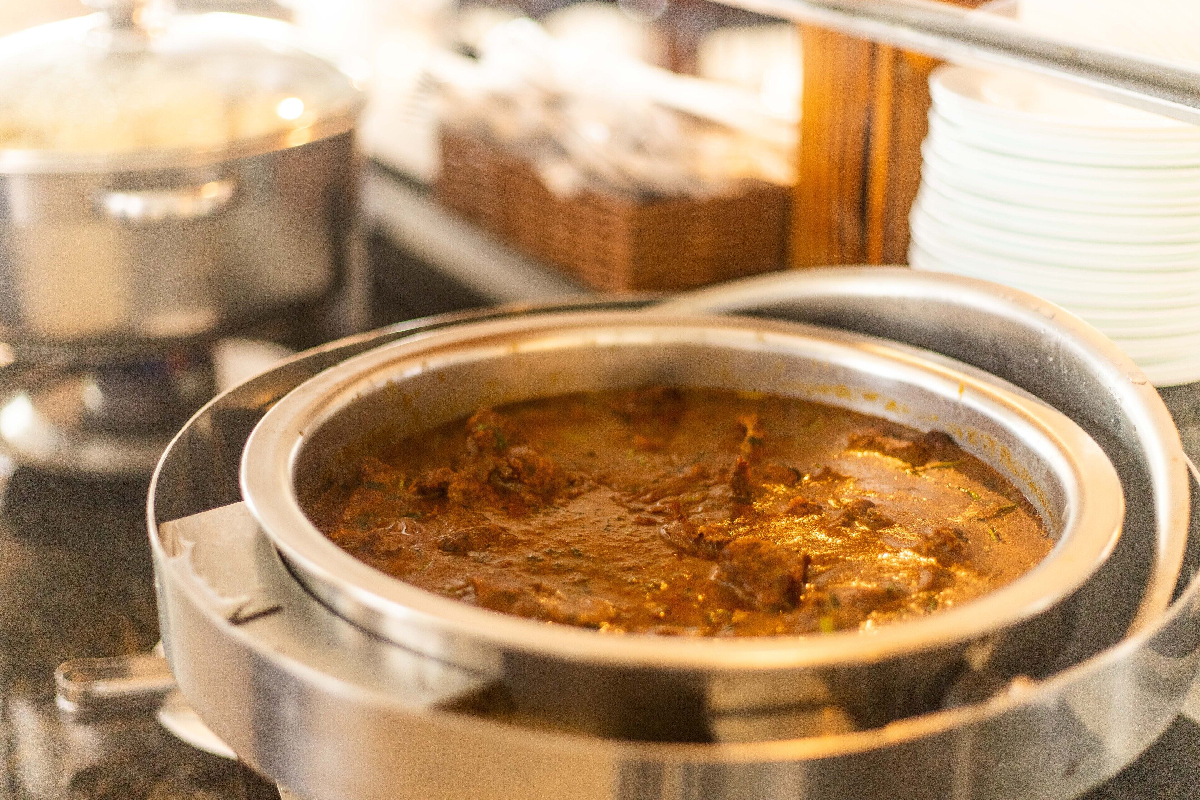 breakfast, lunch and dinner served