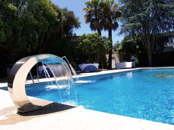 Outdoor pool - Hotel Sena (Caldas de Reis)