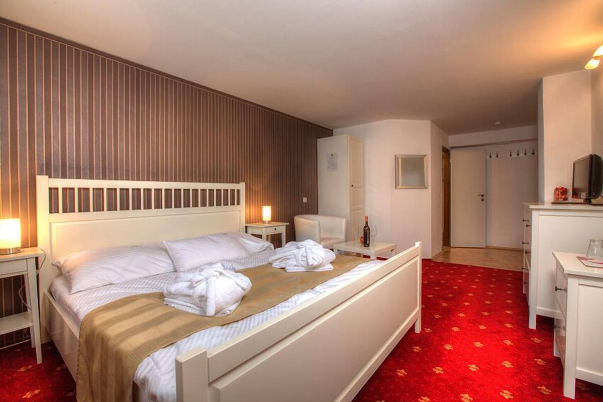 Basic Double Room In The Basement  (Extra Bed) | In-room safe, free WiFi