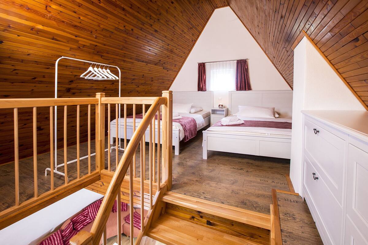 Gallery Room | In-room safe, free WiFi