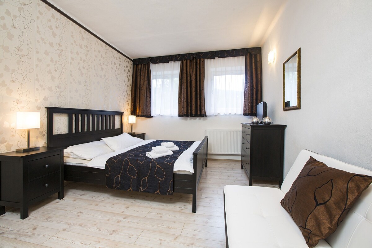 Double Room, Kitchenette (Extra Bed) | In-room safe, free WiFi