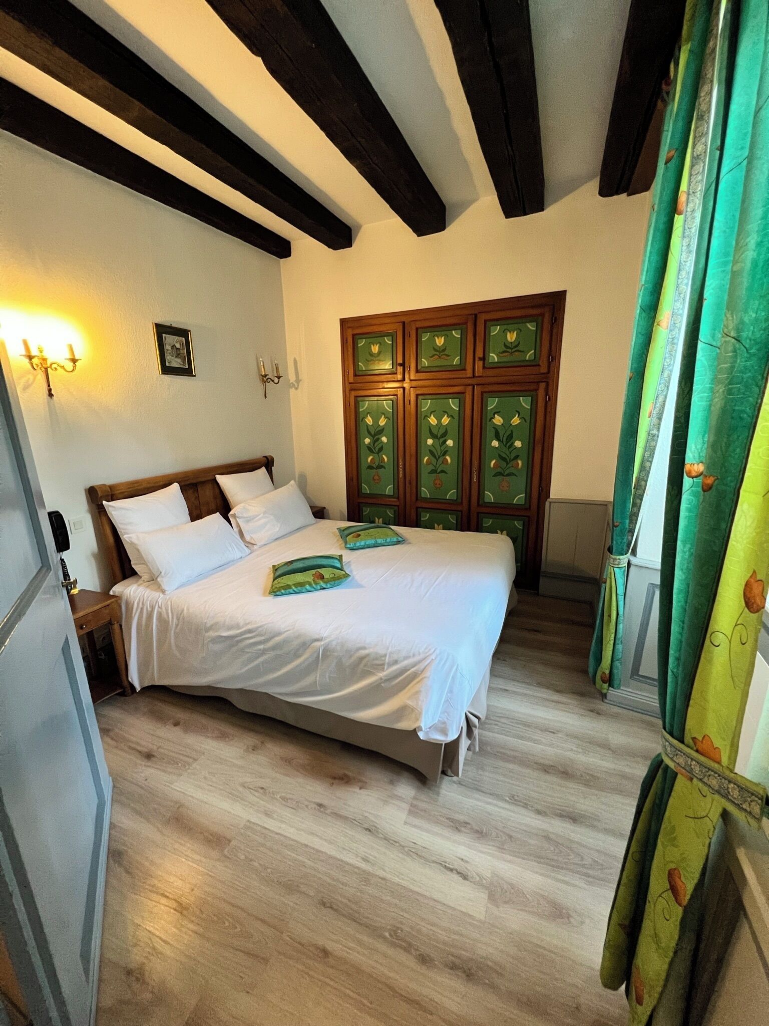 Minibar, free WiFi, bed sheets, wheelchair access