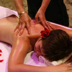 Sauna, rawatan badan, urut tuaman batu, balut badan, lulur badan