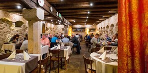 Breakfast, lunch, dinner served; French cuisine 