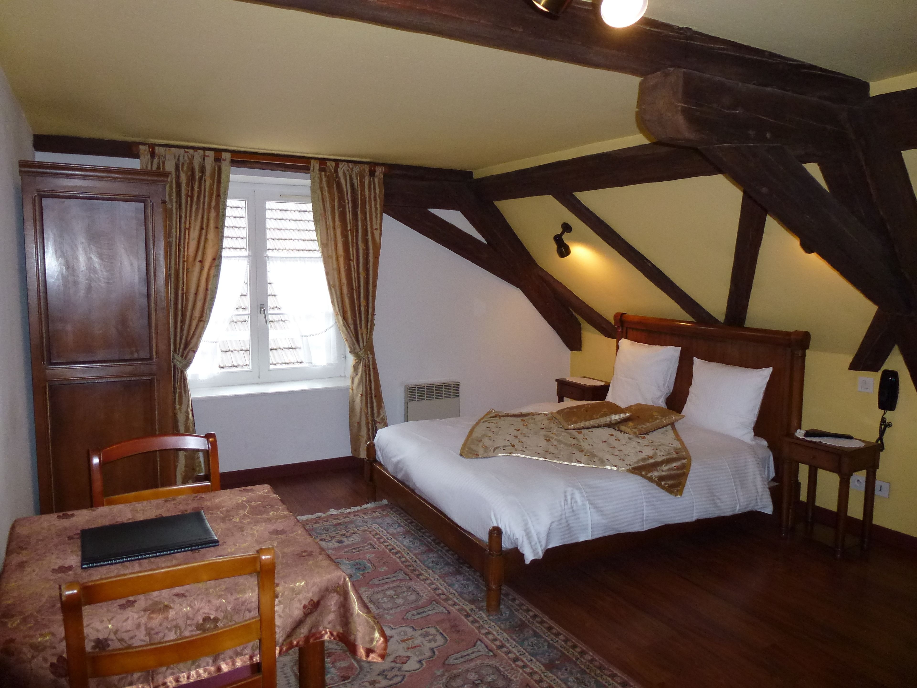 traditional studio | minibar, free wifi, bed sheets, wheelchair access