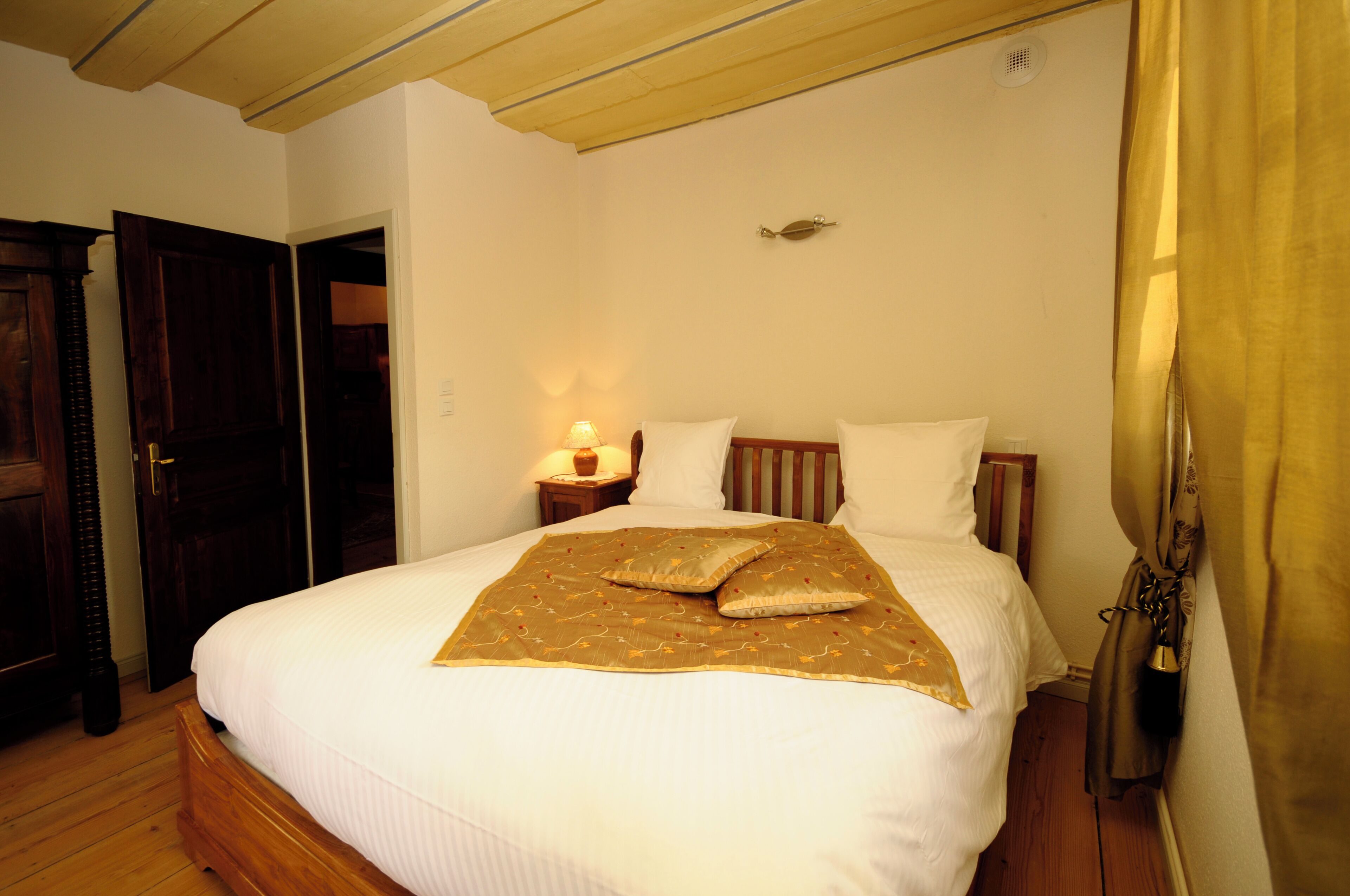 Minibar, free WiFi, bed sheets, wheelchair access