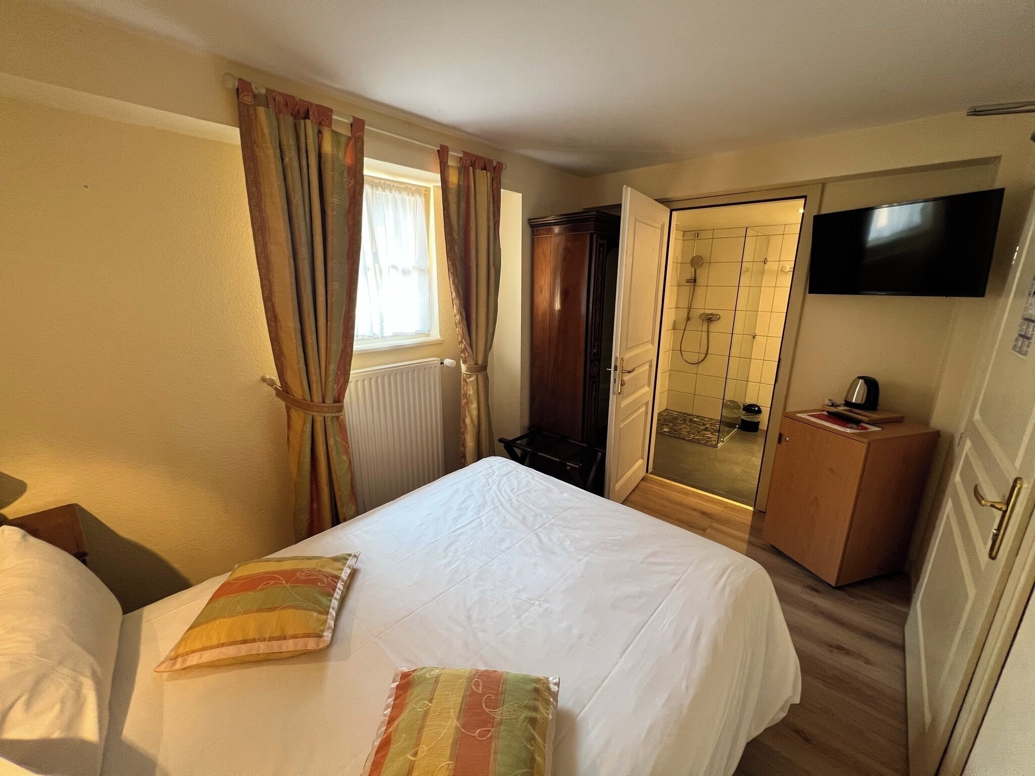 Dobbeltrom for 1 person – classic | Minibar, wi-fi (inkludert), sengetøy og rullestolvennlig