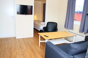 Single Room | Living area | Flat-screen TV - Havøysund Hotell & Rorbuer (Måsøy)