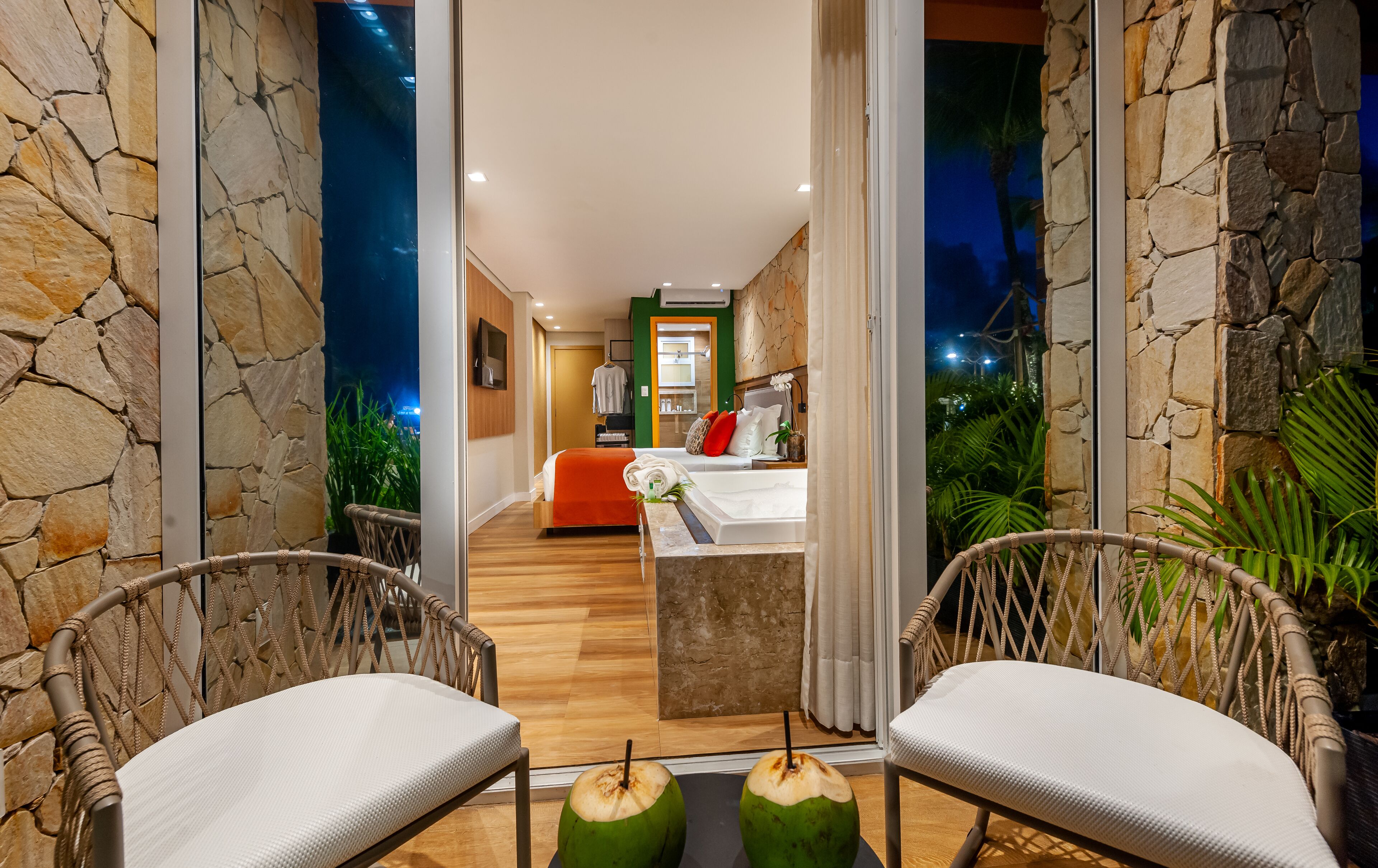 Quarto casal luxo, banheira de hidromassagem e varanda | Área de estar