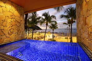 Quarto Luxo Vista Mar, com Piscina Particular | 客房服务设施