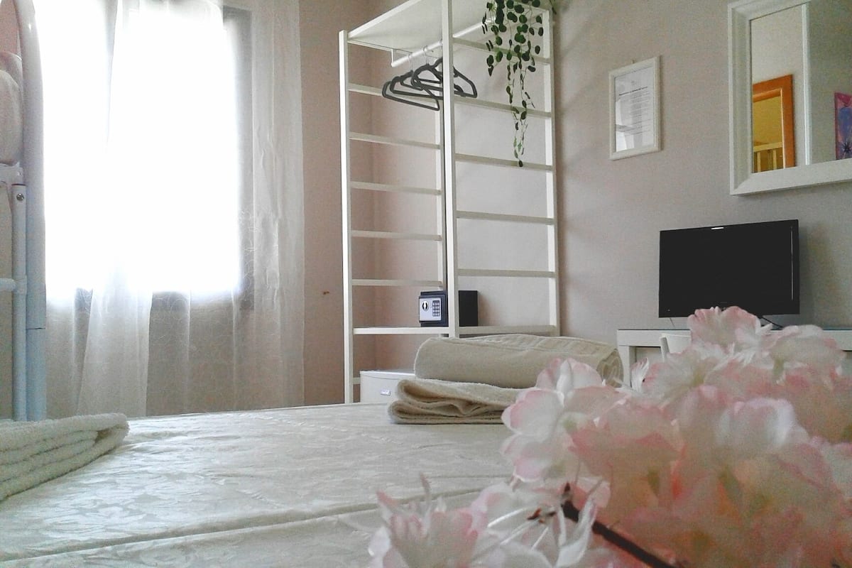 Room (Ametista) | 1 bedroom, premium bedding, soundproofing, iron/ironing board