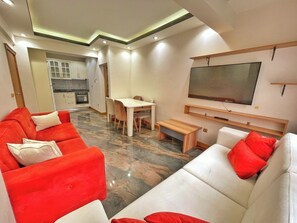 Elite Suite | Living area | 52-inch LCD TV with satellite channels, TV, heated floors - My Home Uzungol (Çaykara)