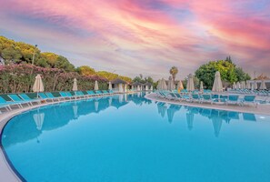 Indoor pool, 5 outdoor pools, free pool cabanas, pool umbrellas