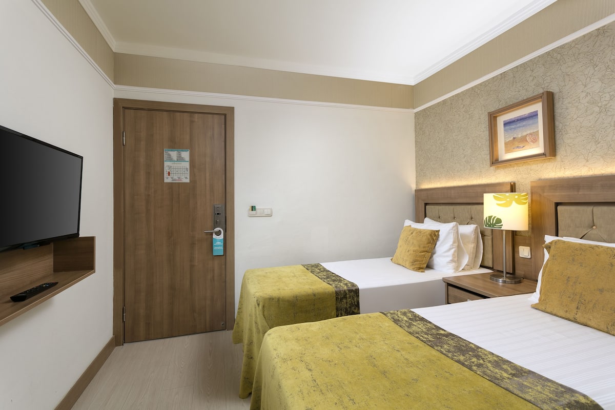 Ropa de cama de alta calidad y minibar con artículos gratuitos