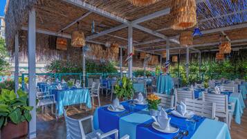 7 restaurants, breakfast, lunch served; local and international cuisine