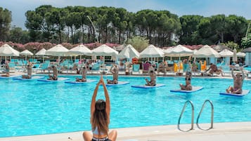 Indoor pool, 5 outdoor pools, free cabanas, pool umbrellas