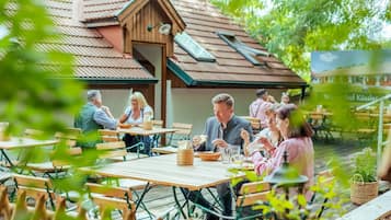 ๋งค์ผ ๋ทํ ์์นจ ์์ฌ(1์ธ๋น EUR 7)