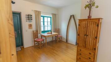 Standard Twin Room, Courtyard View, Garden Area | Premium bedding, minibar, desk, soundproofing