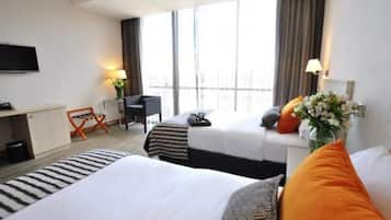 Superior Double Room, 2 Single Beds | Premium bedding, minibar, in-room safe, desk