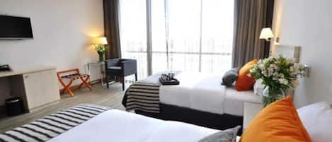 Superior Double Room, 2 Single Beds | Premium bedding, minibar, in-room safe, desk