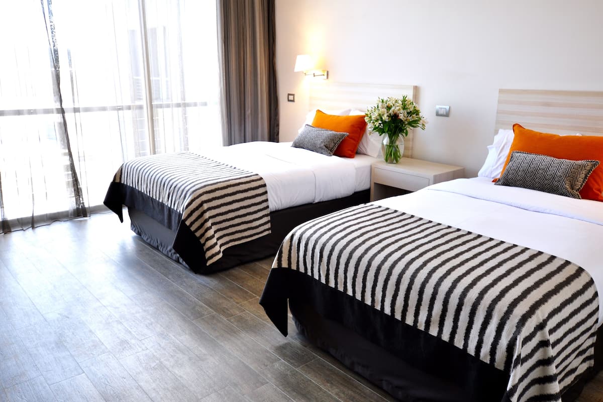 Doppia Superior, 2 letti singoli | Biancheria da letto di alta qualità, minibar, una cassaforte in camera