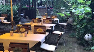 Lunch and dinner served, Regional cuisine