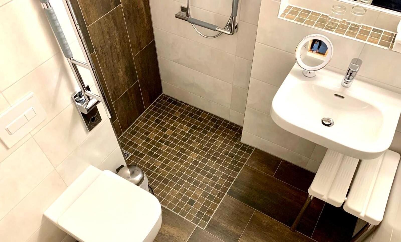 shower, rainfall showerhead, free toiletries, hair dryer