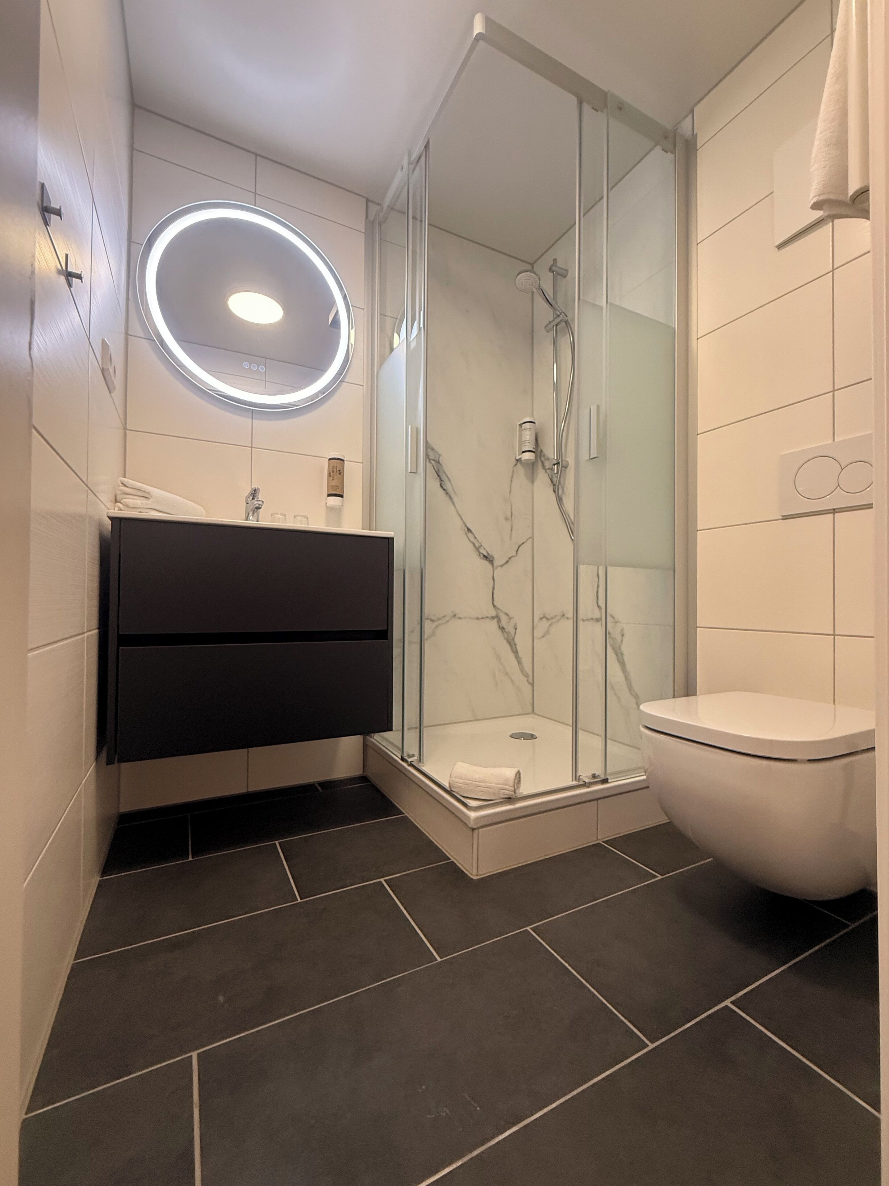 Family Quadruple Room | Badezimmer | Dusche, Regendusche, Haartrockner, Handtücher