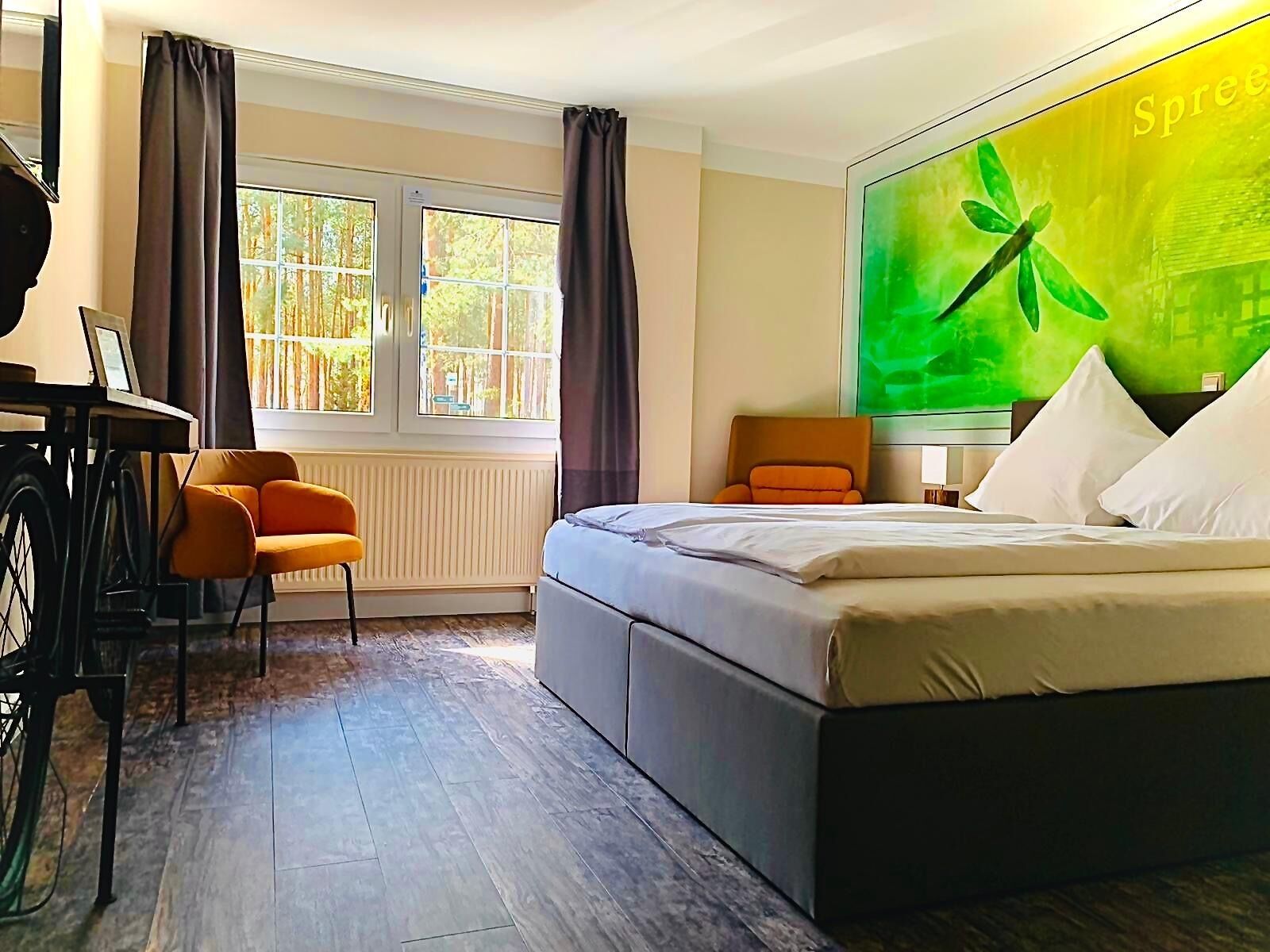Minibar, iron/ironing board, free WiFi, bed sheets