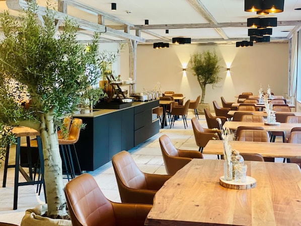 Lunch and dinner served, Regional cuisine - Spree-Waldhotel Cottbus (Cottbus)