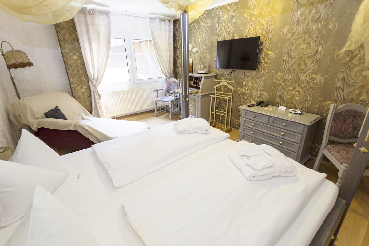 comfort triple room, allergy friendly | hypo-allergenic bedding, minibar, in-room safe, iron/ironing board