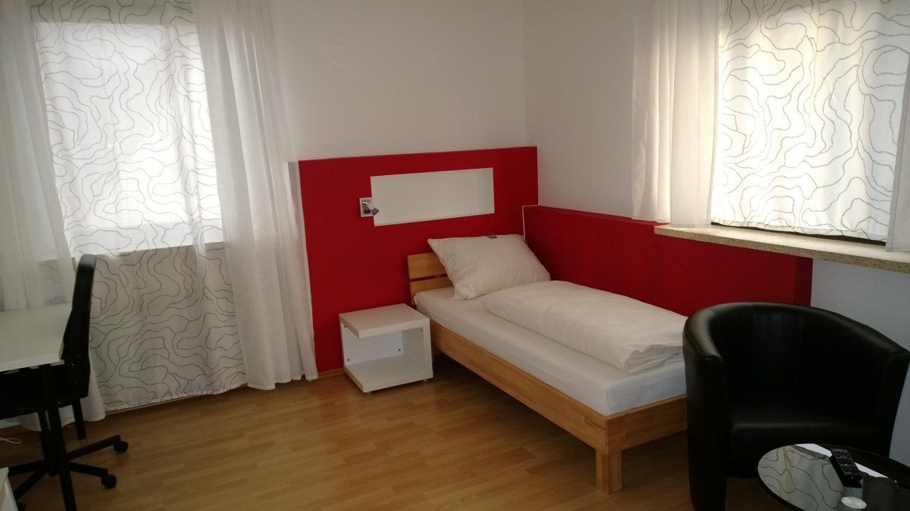 comfort single room | minibar, desk, iron/ironing board, cots/infant beds